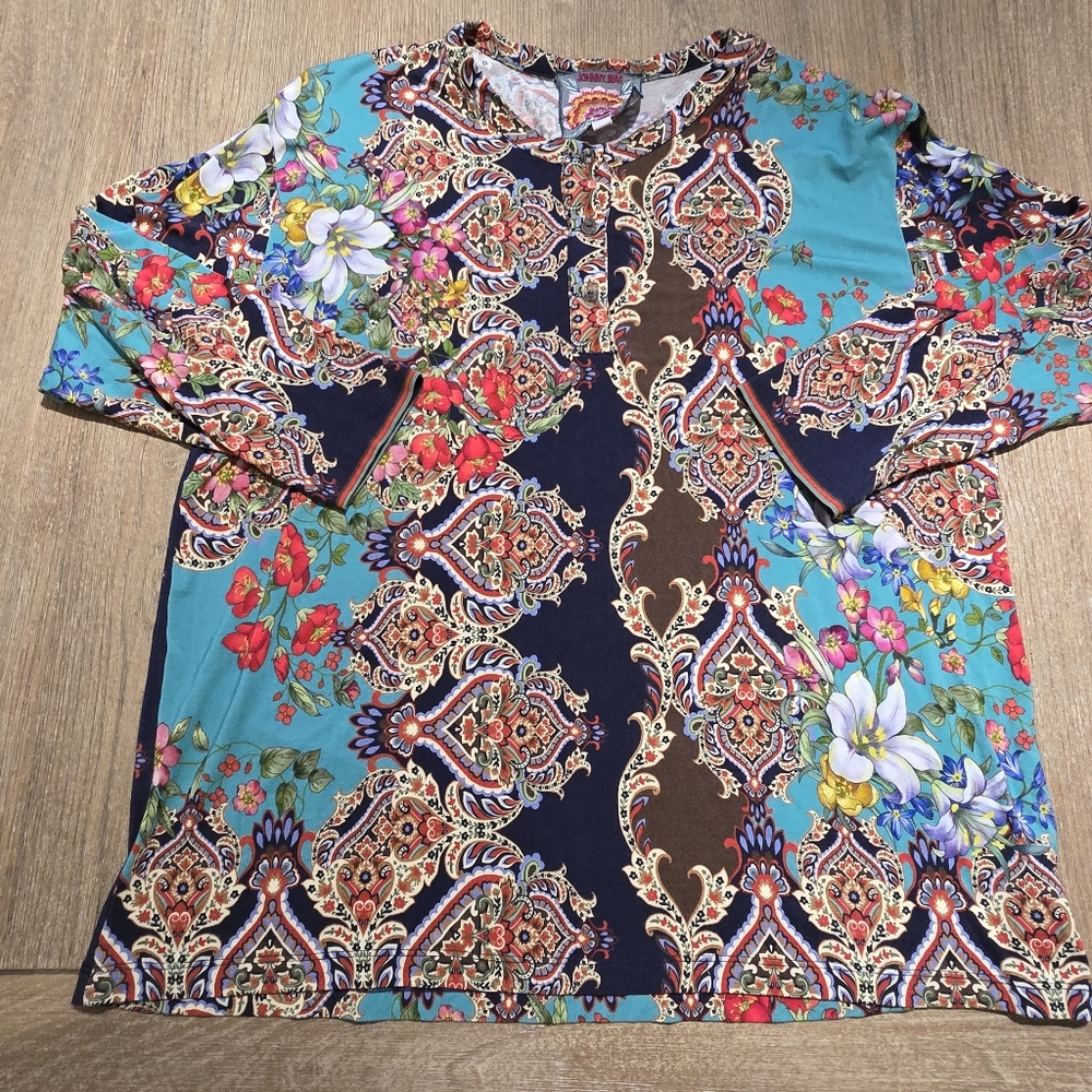 JOHNNY WAS INDI Flower Paisley 3/4 Sleeve Bamboo Henley Tee Size M